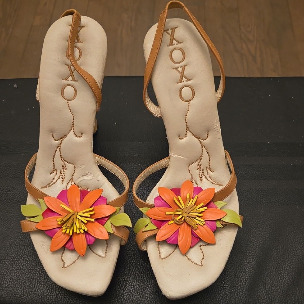 XOXO Women's Floral Sandals - Tan and Pink